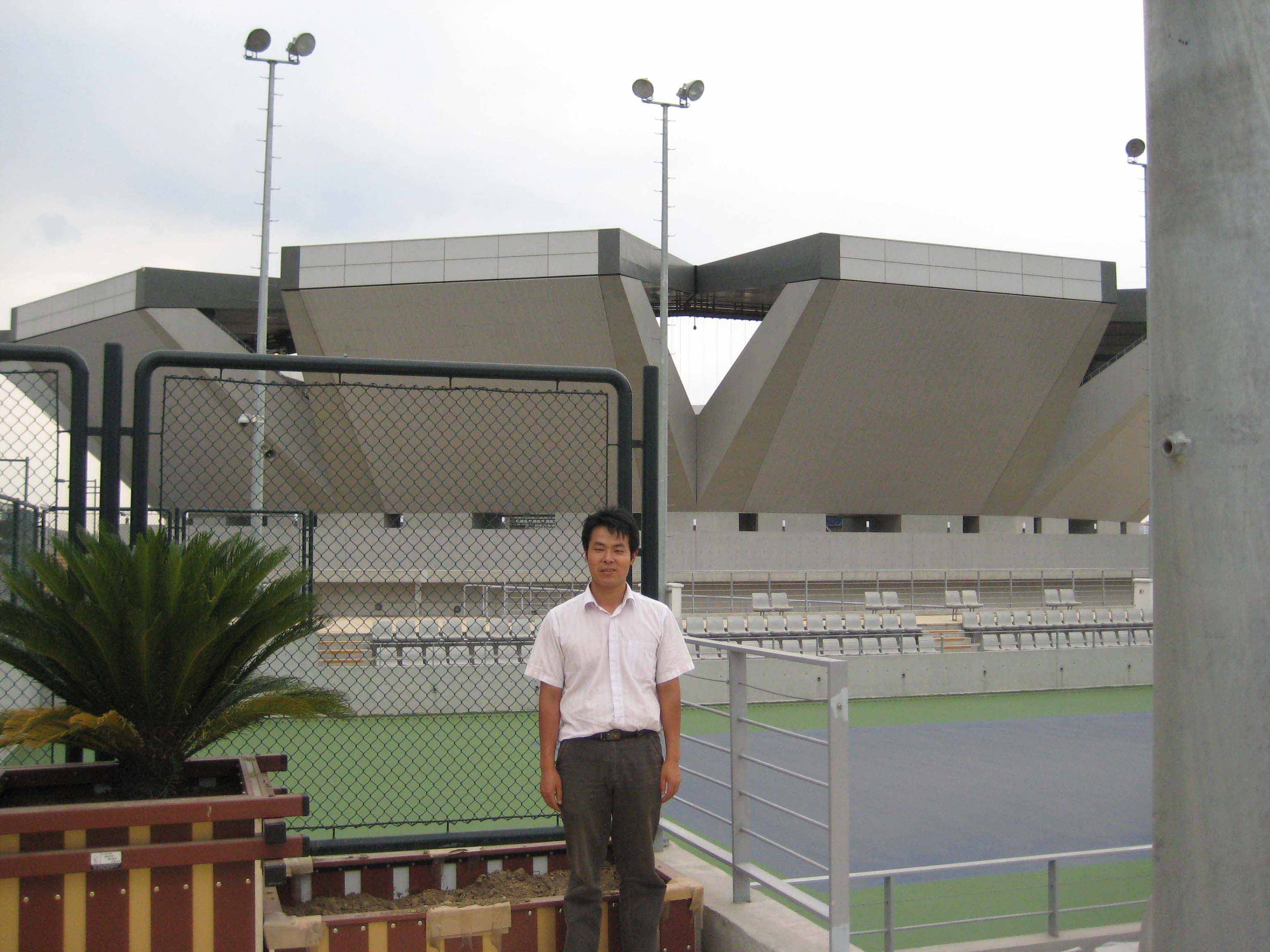 公司技术负责人在北京奥运会网球场施工学习
